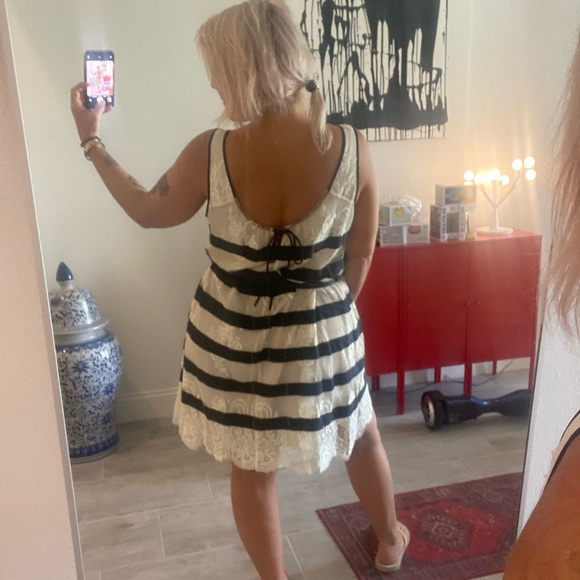 BCBGMaxAzria Lace Dress Striped - Picture 2 of 15